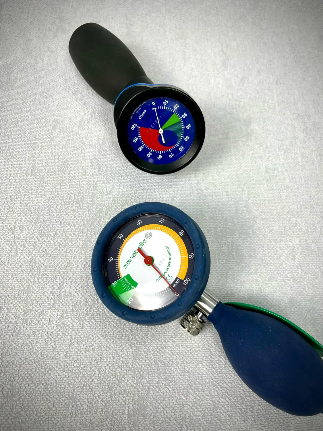 Chirurgische Instrumente von Marvin Kuberski
